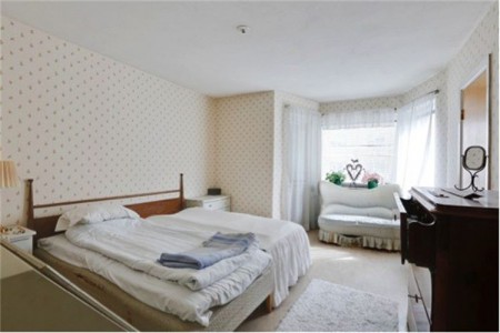 Sovrummet med burspråk - Taget från hallen